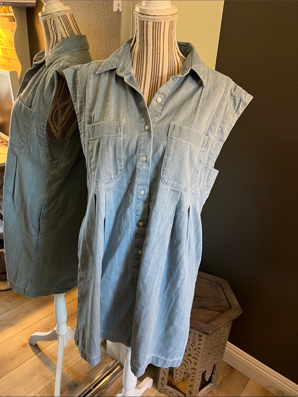 NWT. Banana Republic, Medium, Light Blue Sleeveless Chambray Jean Dress